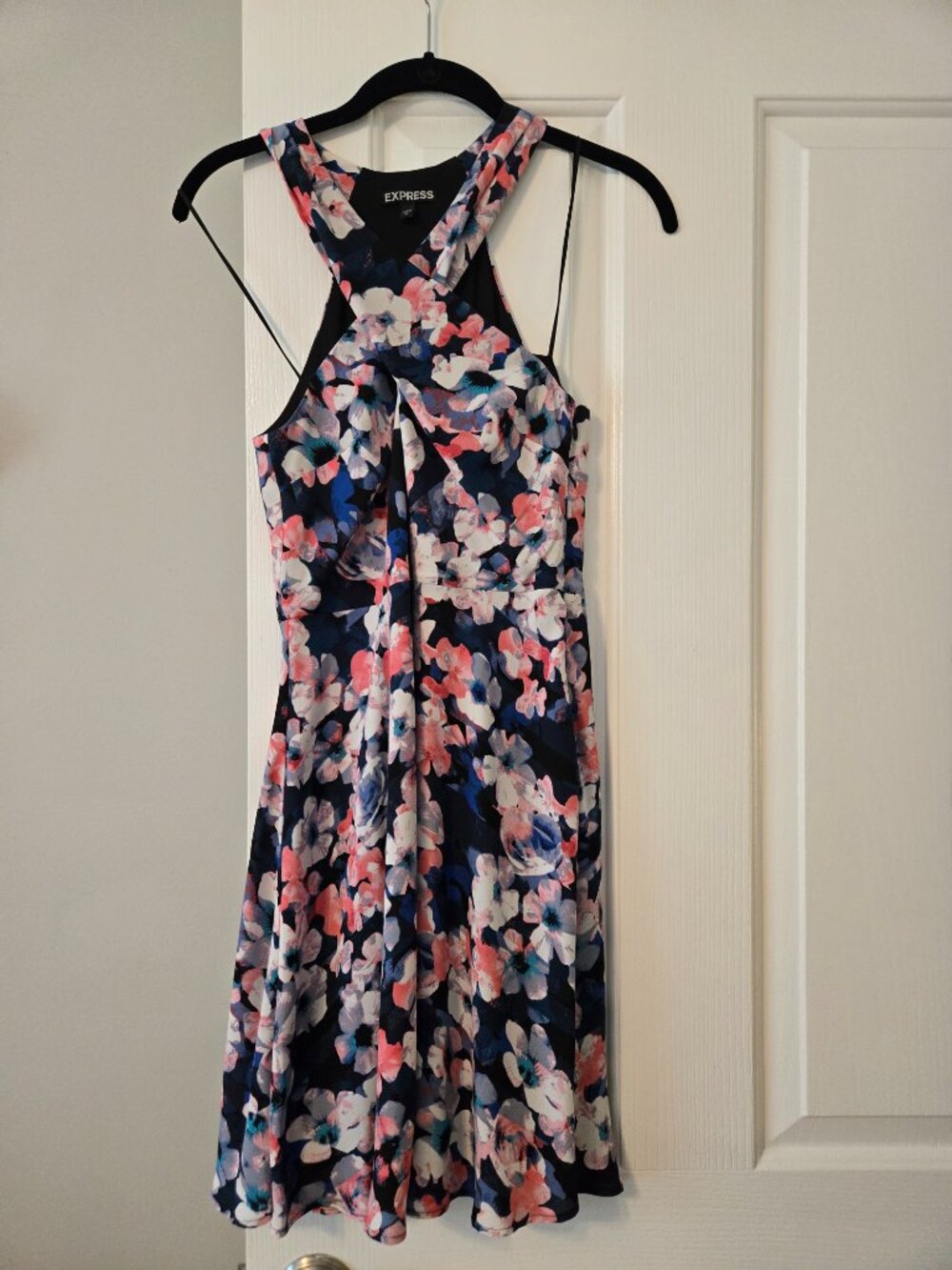 Womens size 4 black floral dress from Express - Picture 2 of 8